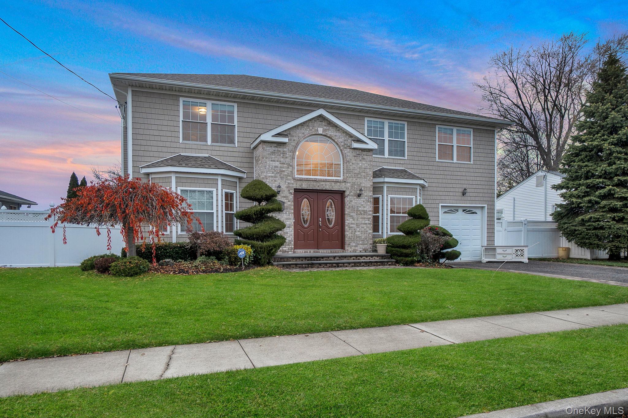 134 10 th Street, Hicksville, NY 11801