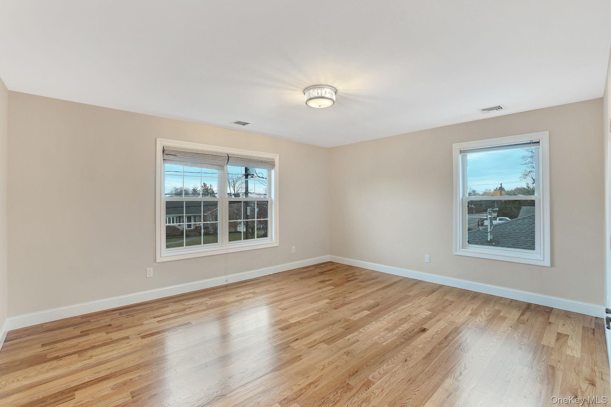 134 10 th Street, Hicksville, NY 11801