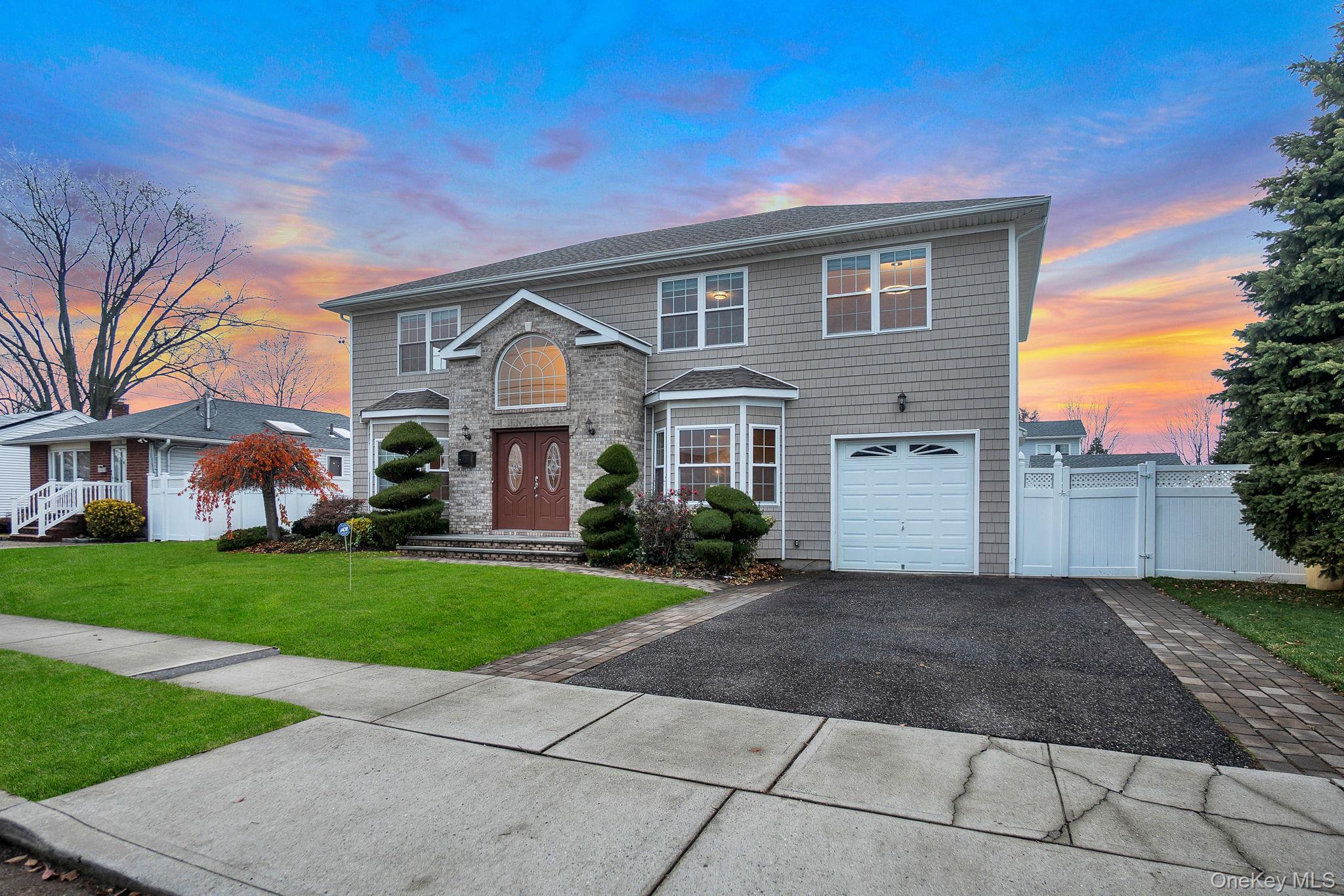 134 10 th Street, Hicksville, NY 11801