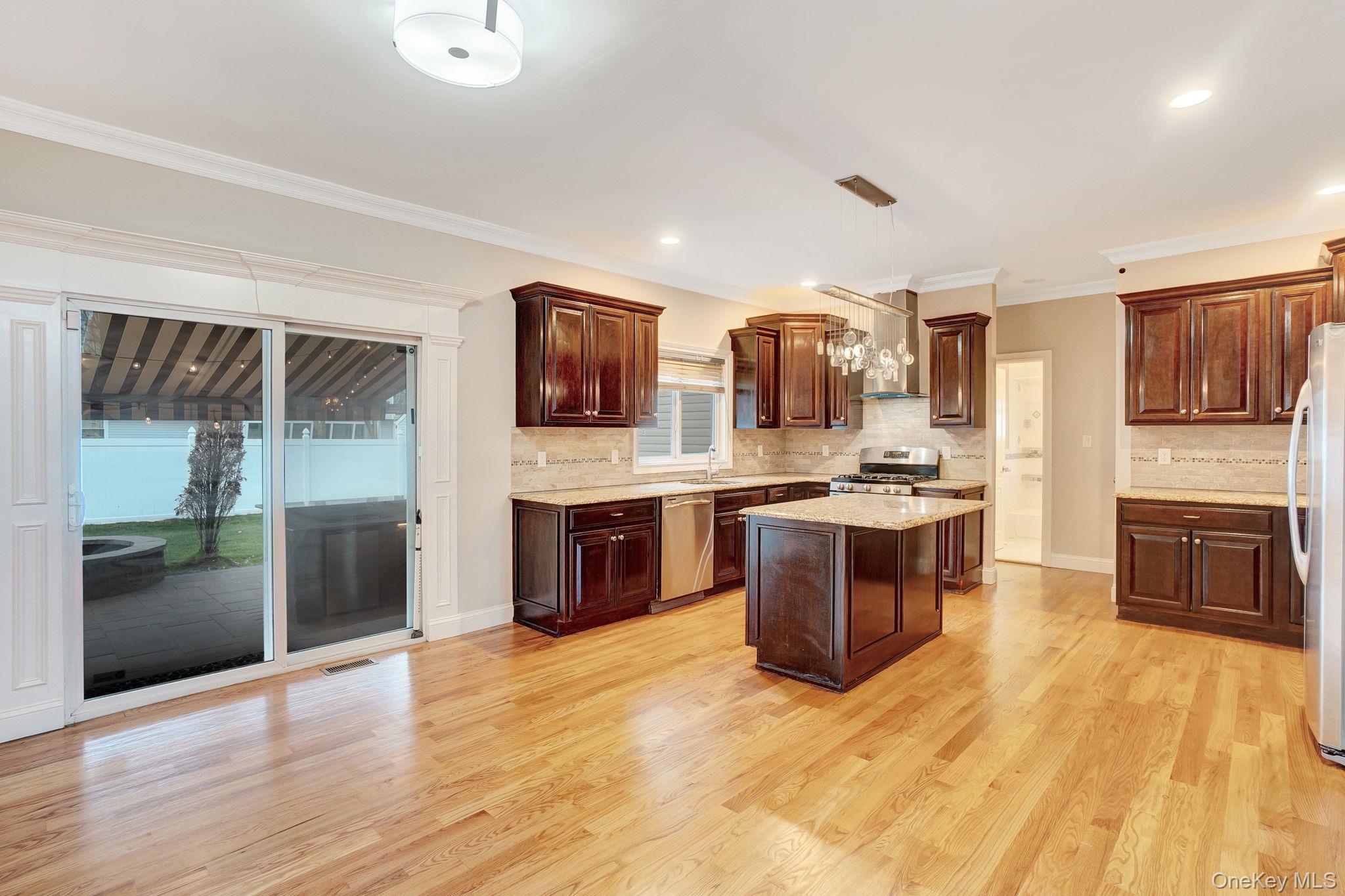 134 10 th Street, Hicksville, NY 11801