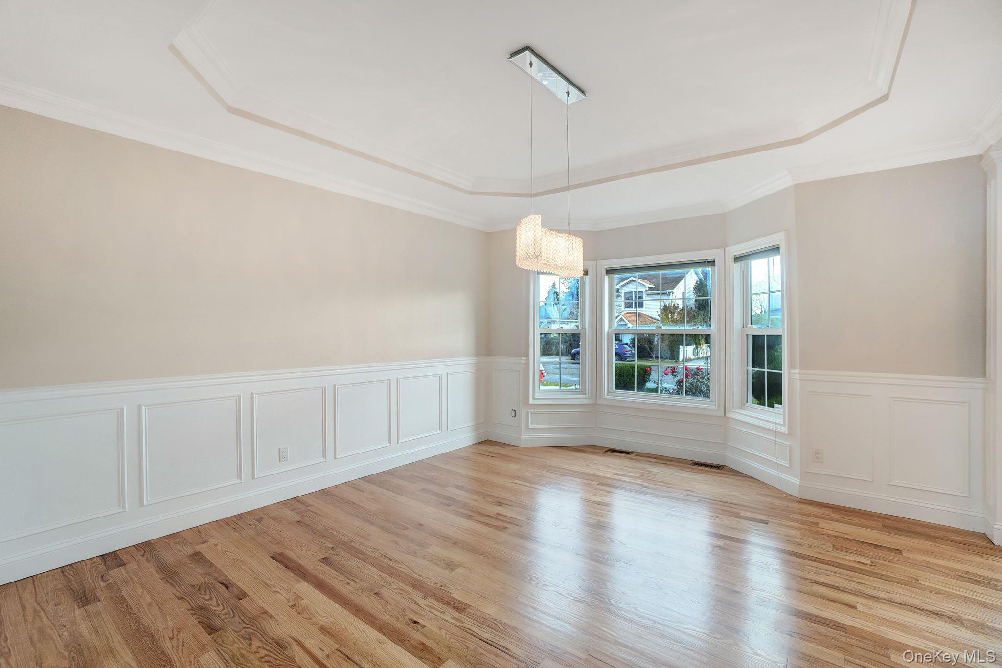 134 10 th Street, Hicksville, NY 11801