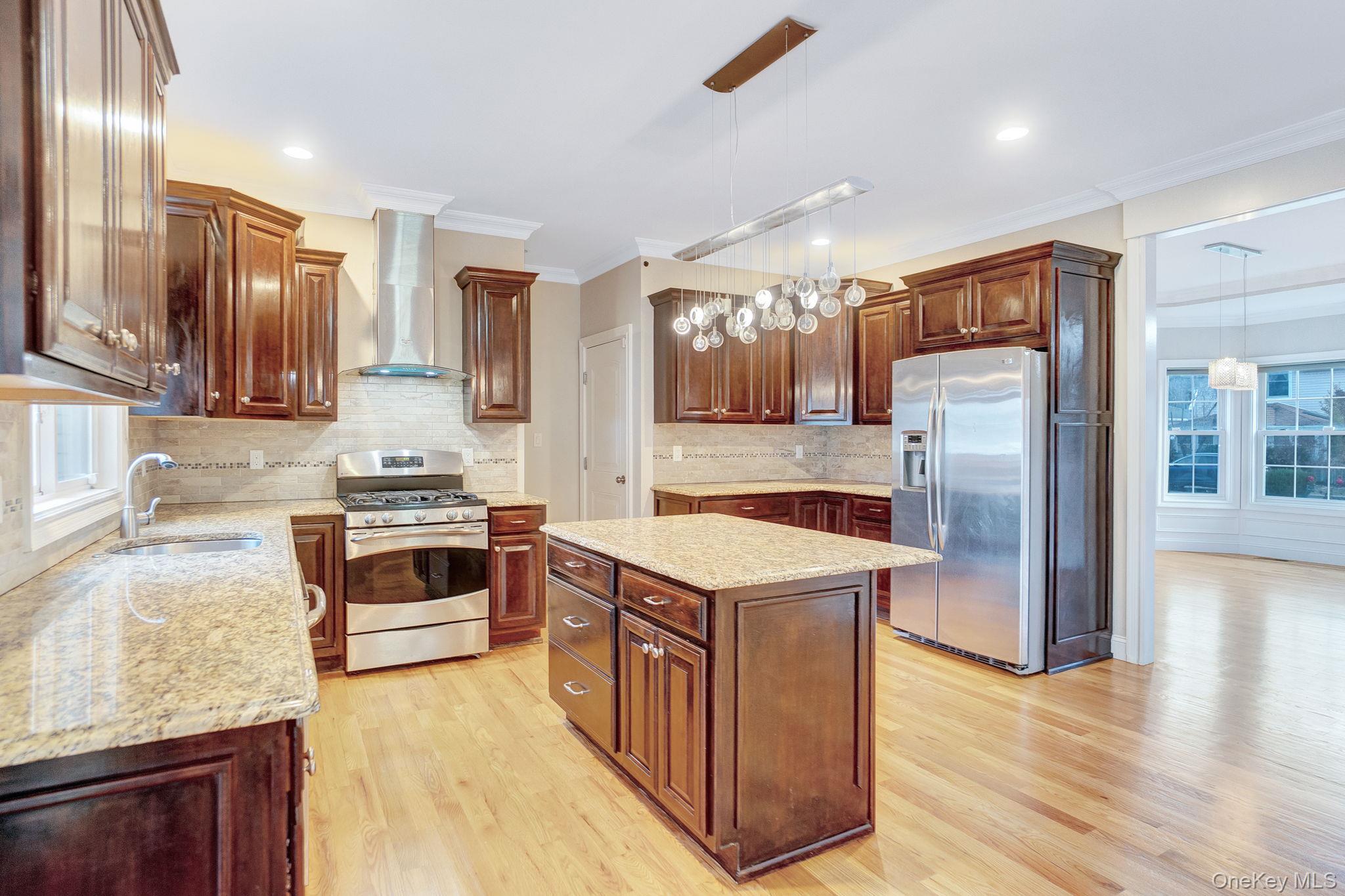 134 10 th Street, Hicksville, NY 11801