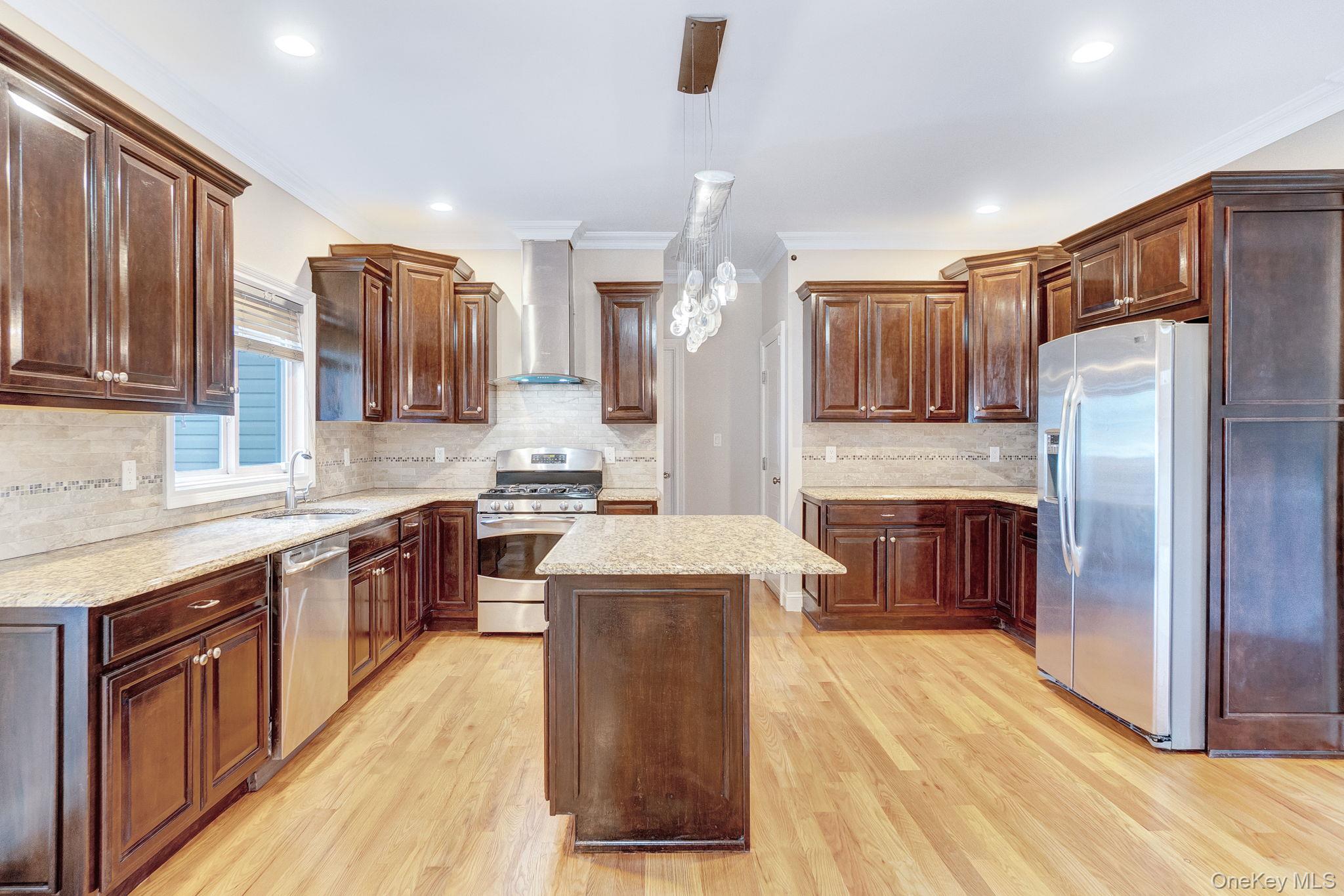 134 10 th Street, Hicksville, NY 11801