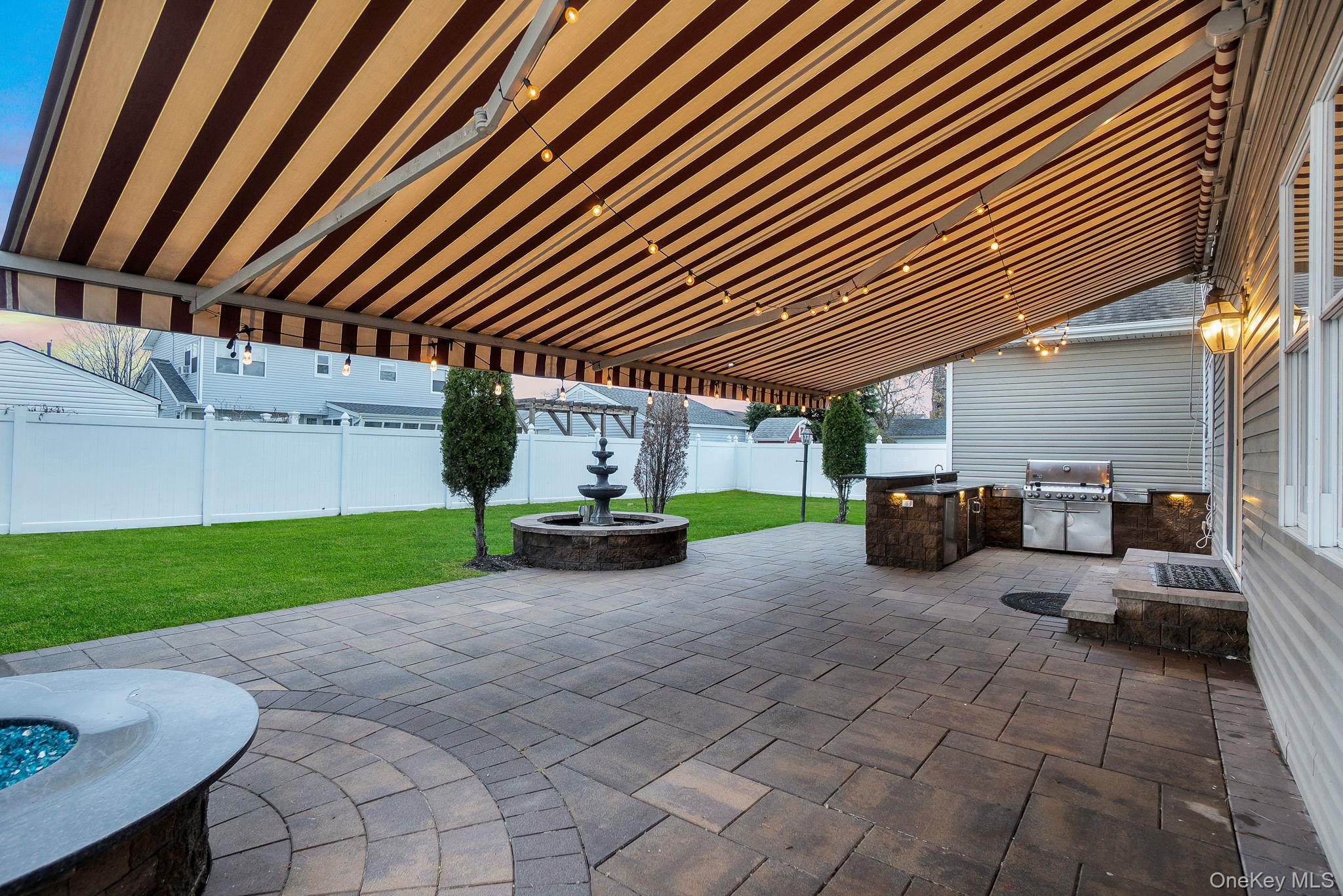 134 10 th Street, Hicksville, NY 11801