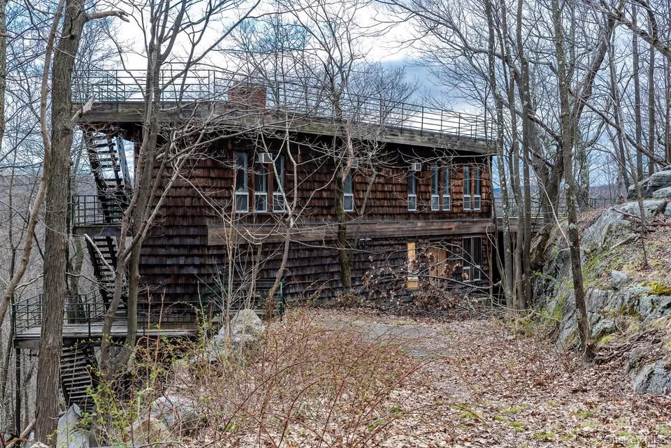 60 Woods Road, Tuxedo Park, NY 10987