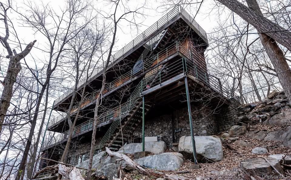 60 Woods Road, Tuxedo Park, NY 10987