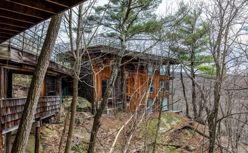 60 Woods Road, Tuxedo Park, NY 10987