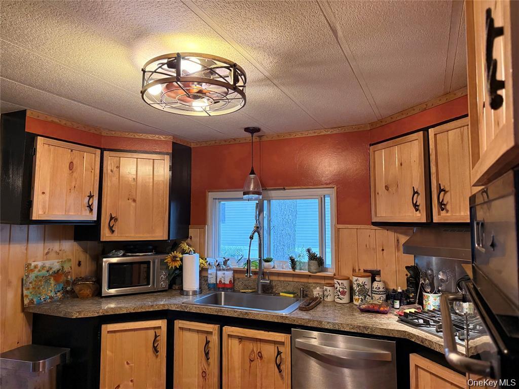 3 Pine Court, Bloomingburg, NY 12721