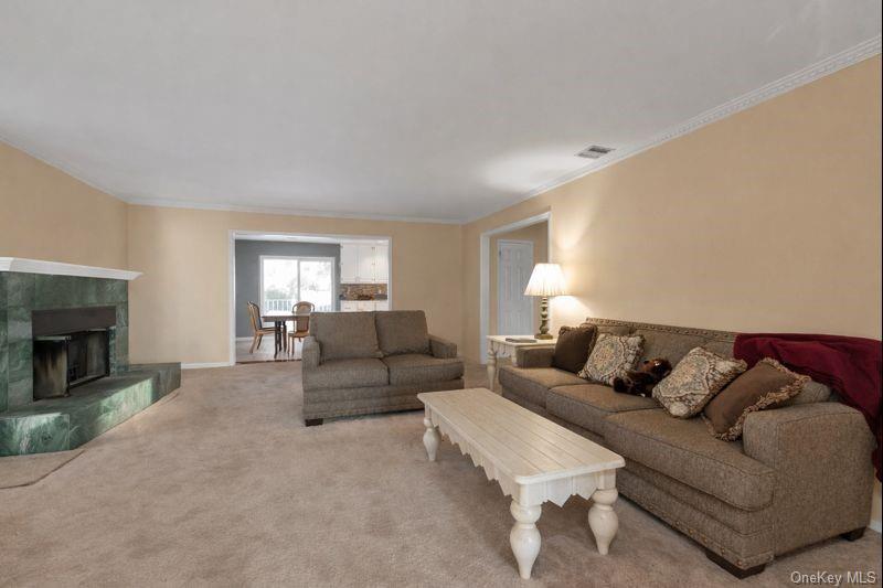 39 Fleets Cove Road, Huntington, NY 11743