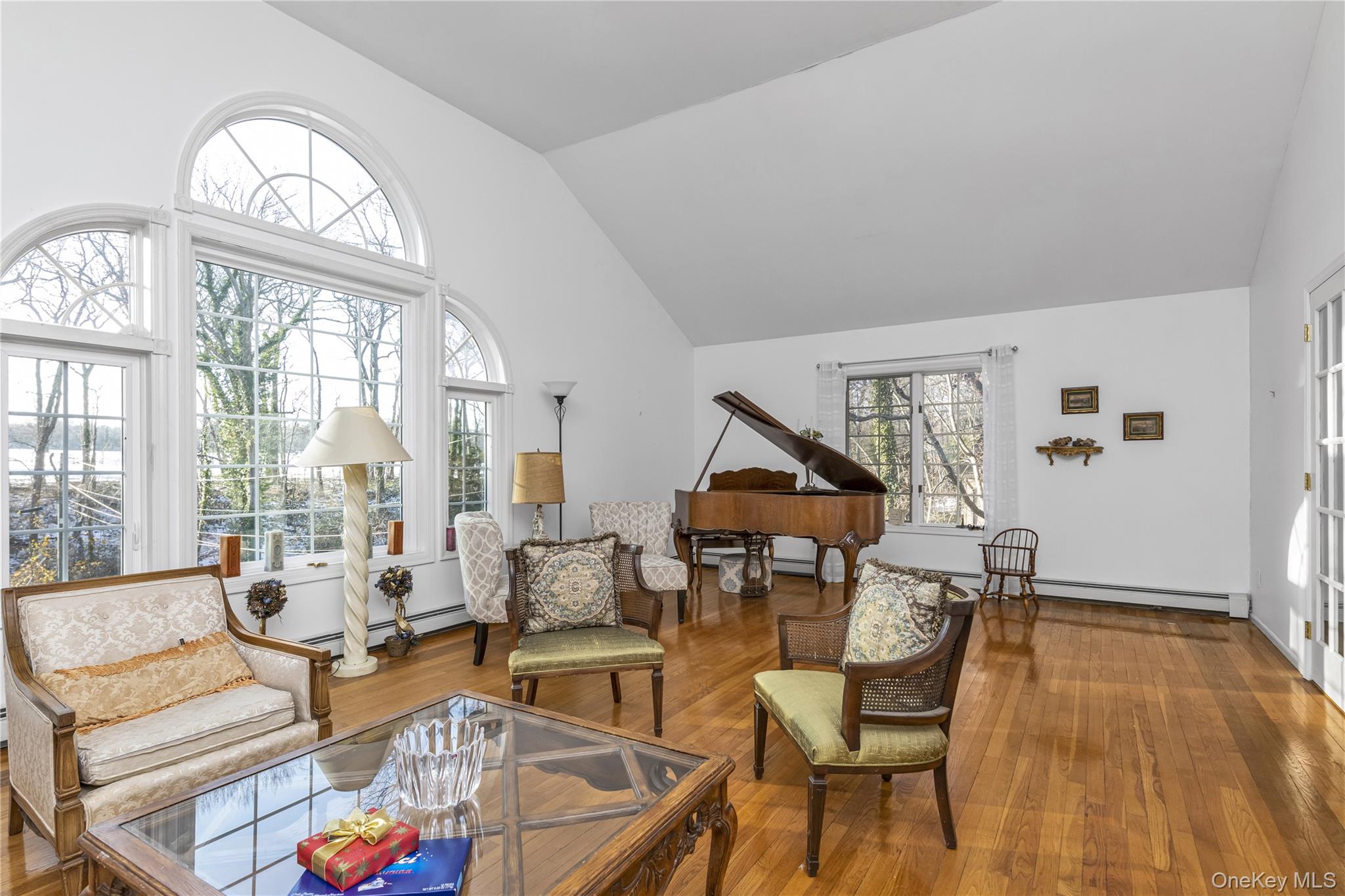 39 Fleets Cove Road, Huntington, NY 11743