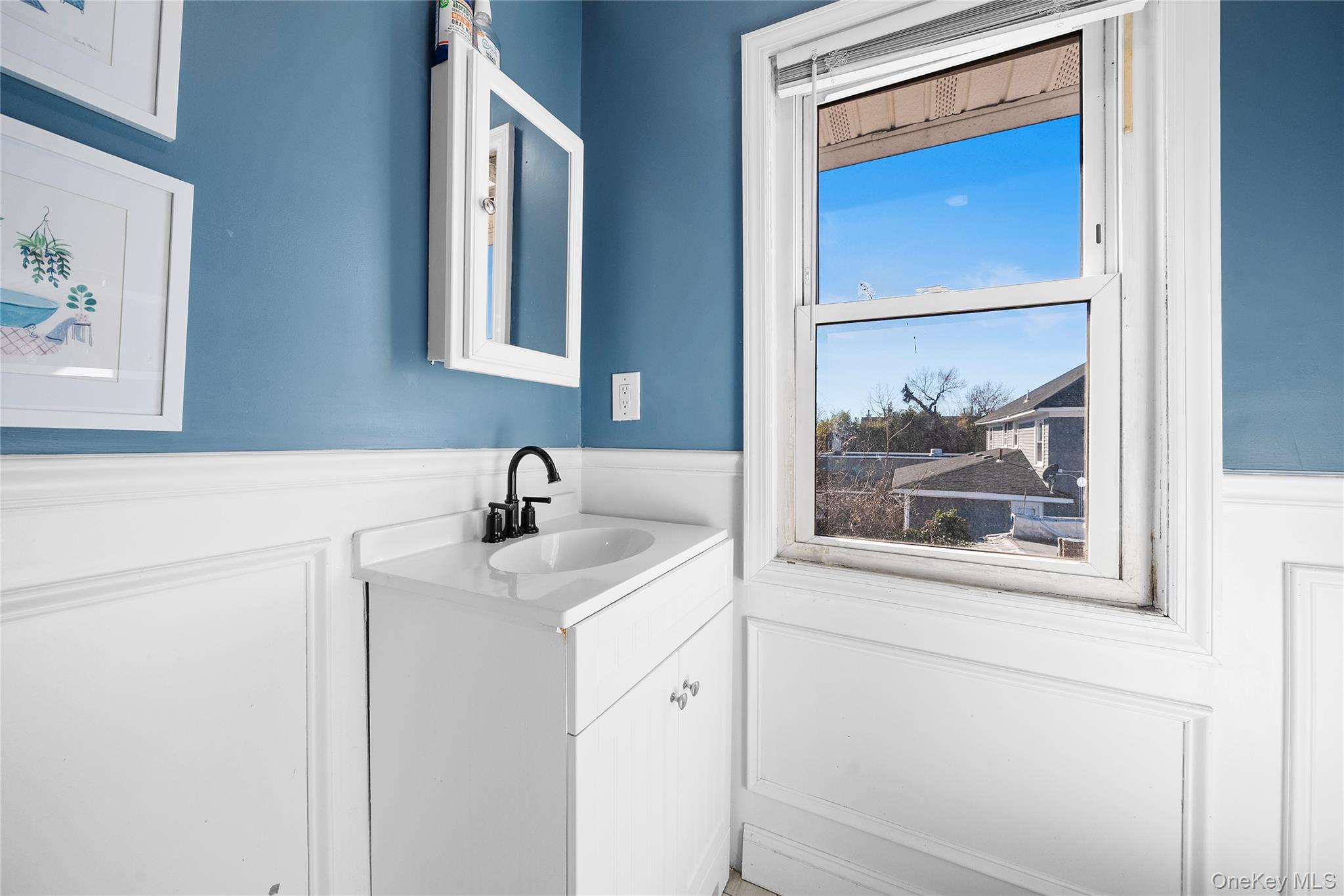 70 Park Avenue, Bay Shore, NY 11706