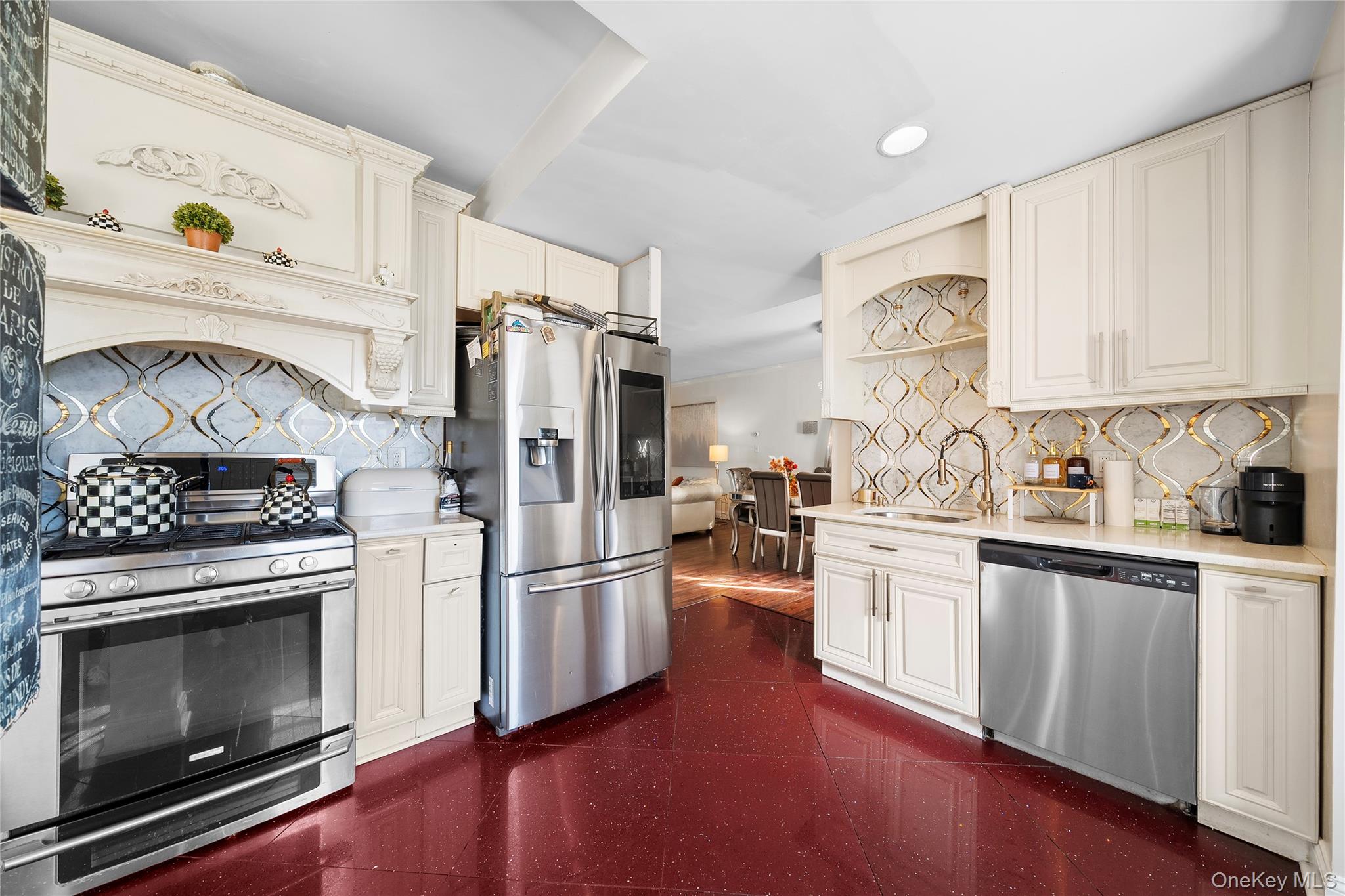 70 Park Avenue, Bay Shore, NY 11706