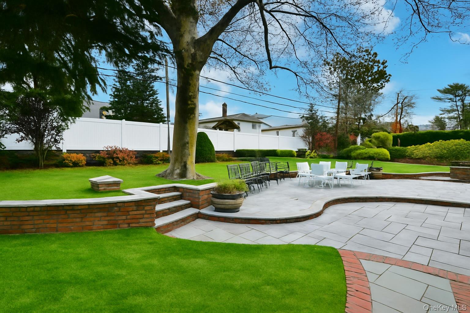 11 Joy Drive, Manhasset Hills, NY 11040