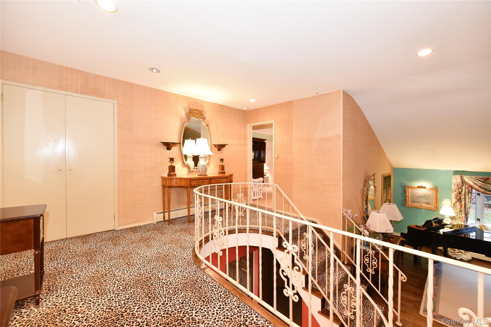 11 Joy Drive, Manhasset Hills, NY 11040