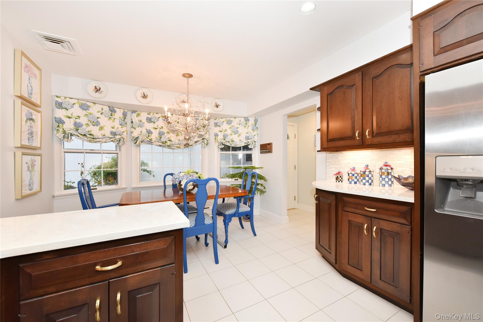 11 Joy Drive, Manhasset Hills, NY 11040