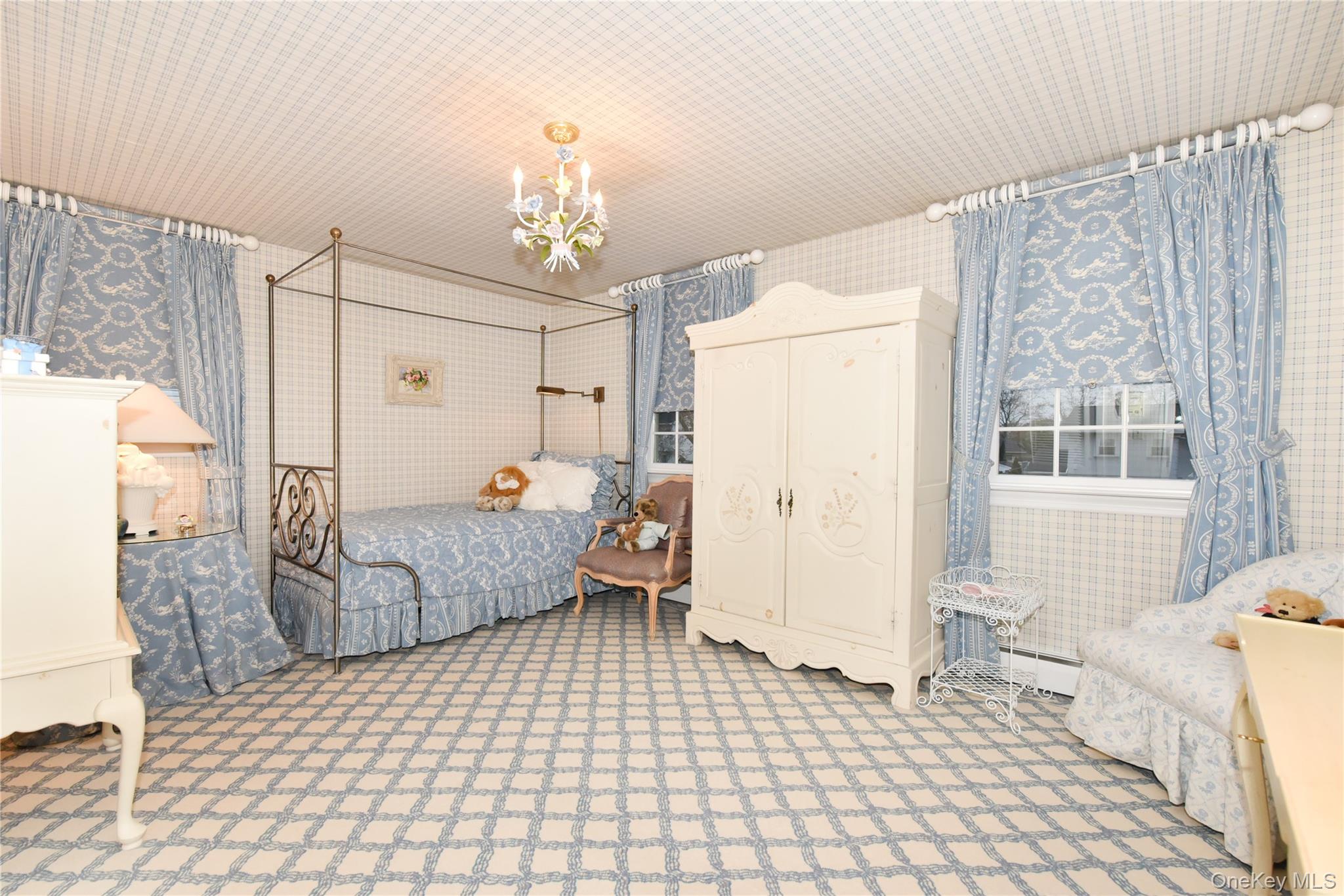 11 Joy Drive, Manhasset Hills, NY 11040