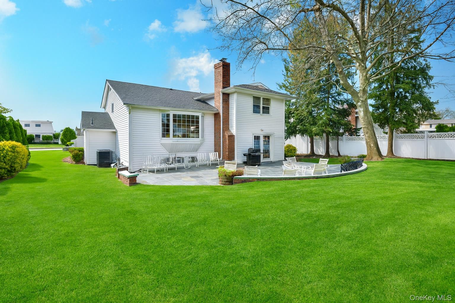 11 Joy Drive, Manhasset Hills, NY 11040