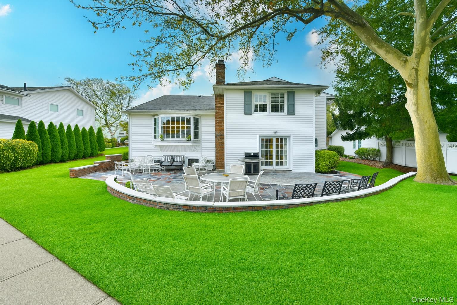 11 Joy Drive, Manhasset Hills, NY 11040