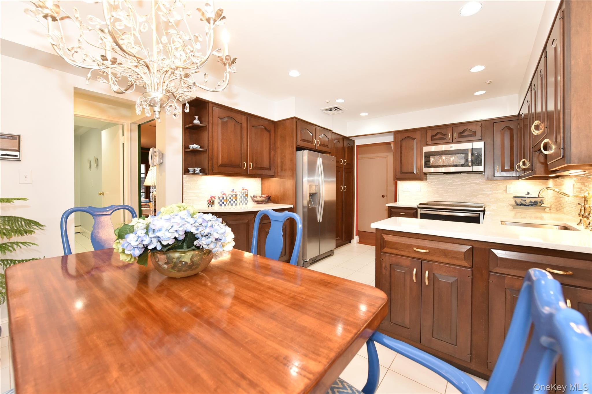 11 Joy Drive, Manhasset Hills, NY 11040