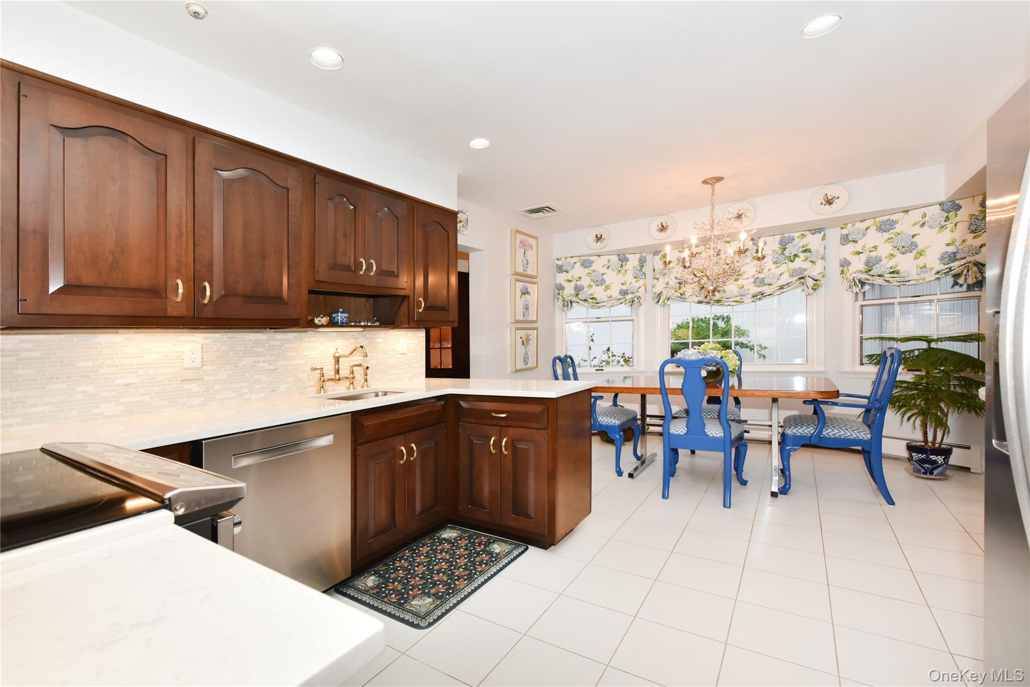 11 Joy Drive, Manhasset Hills, NY 11040