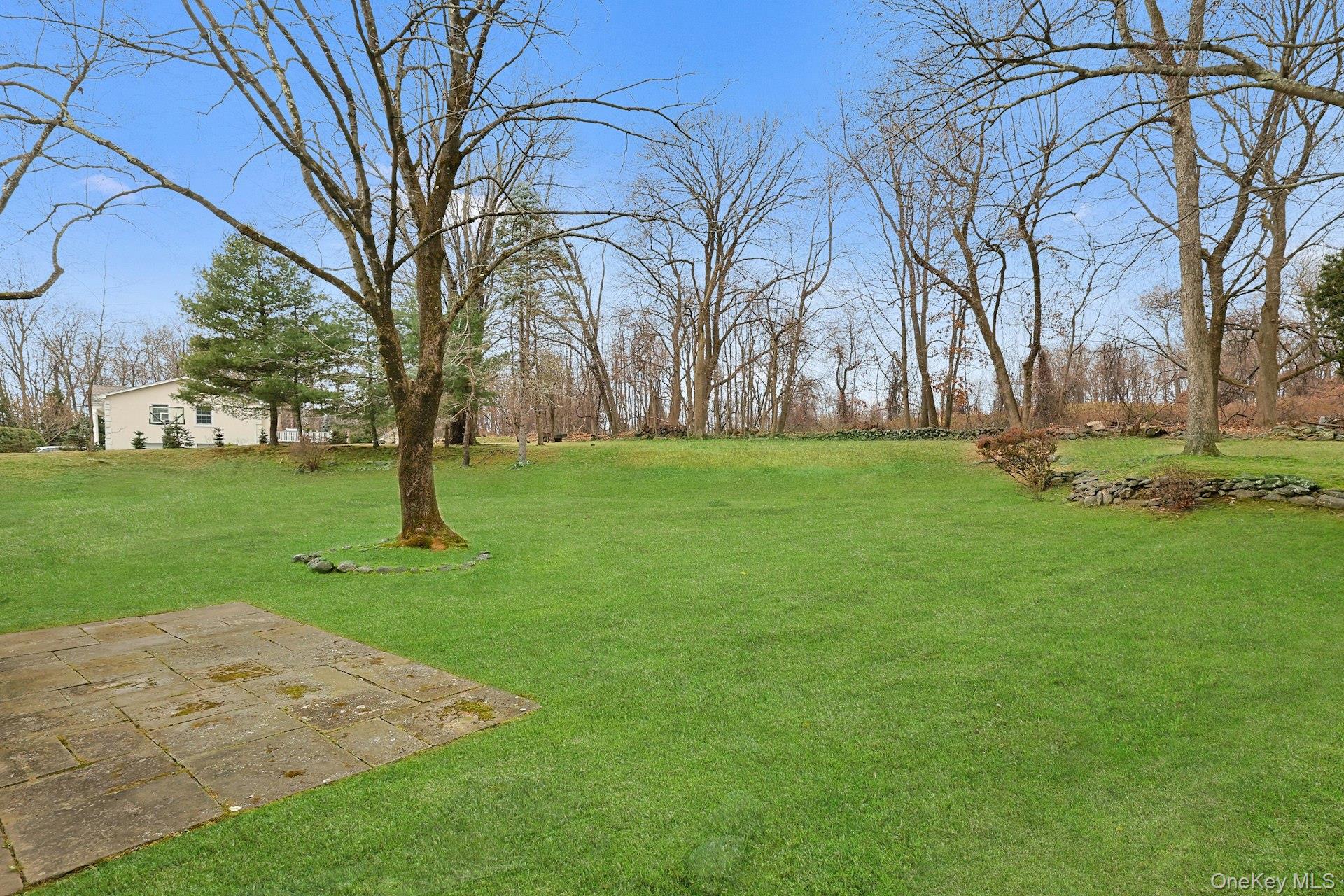 14 Aspen Way, Thornwood, NY 10594