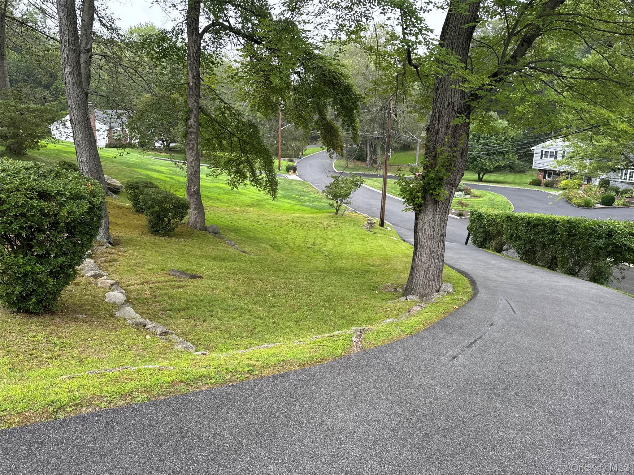 14 Aspen Way, Thornwood, NY 10594