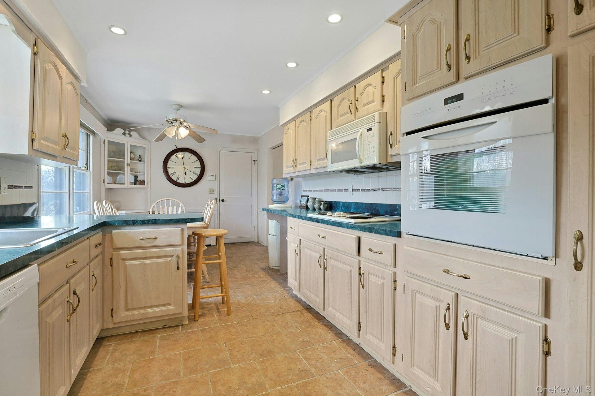 14 Aspen Way, Thornwood, NY 10594