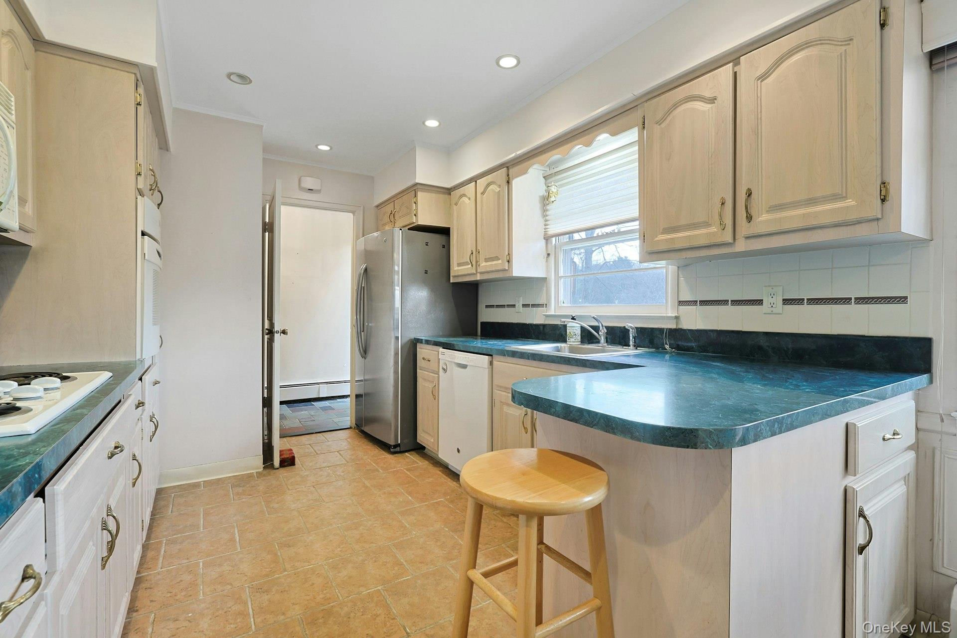 14 Aspen Way, Thornwood, NY 10594