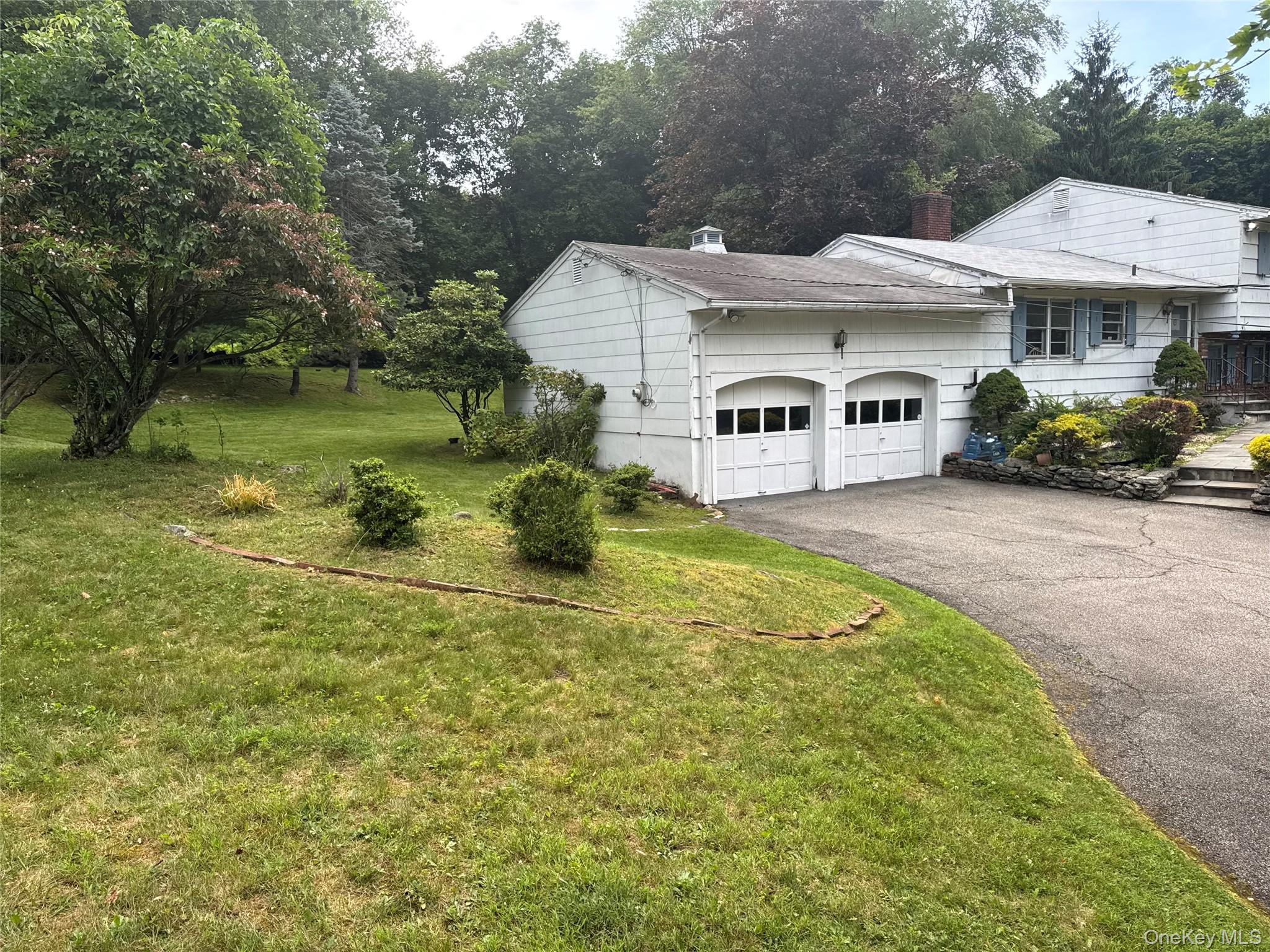 14 Aspen Way, Thornwood, NY 10594