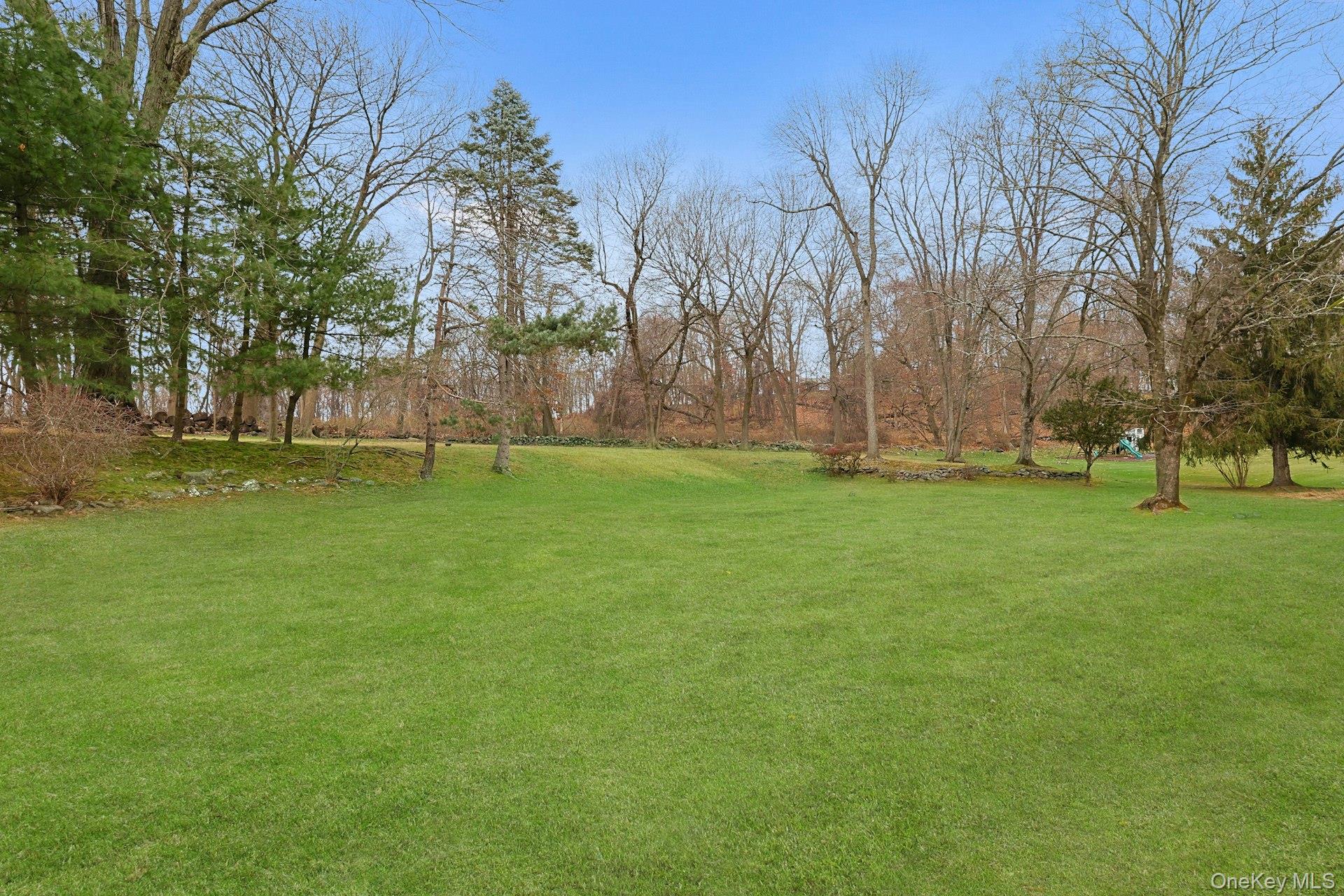 14 Aspen Way, Thornwood, NY 10594