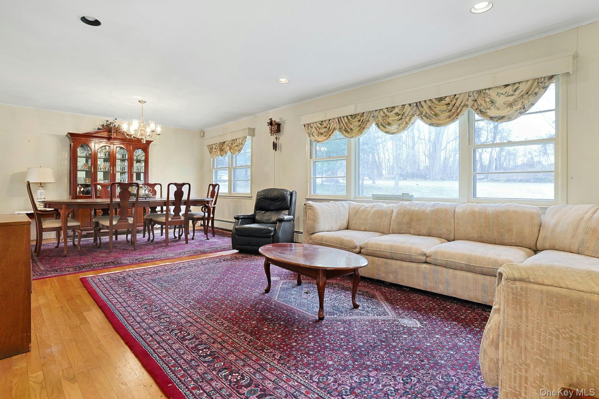 14 Aspen Way, Thornwood, NY 10594