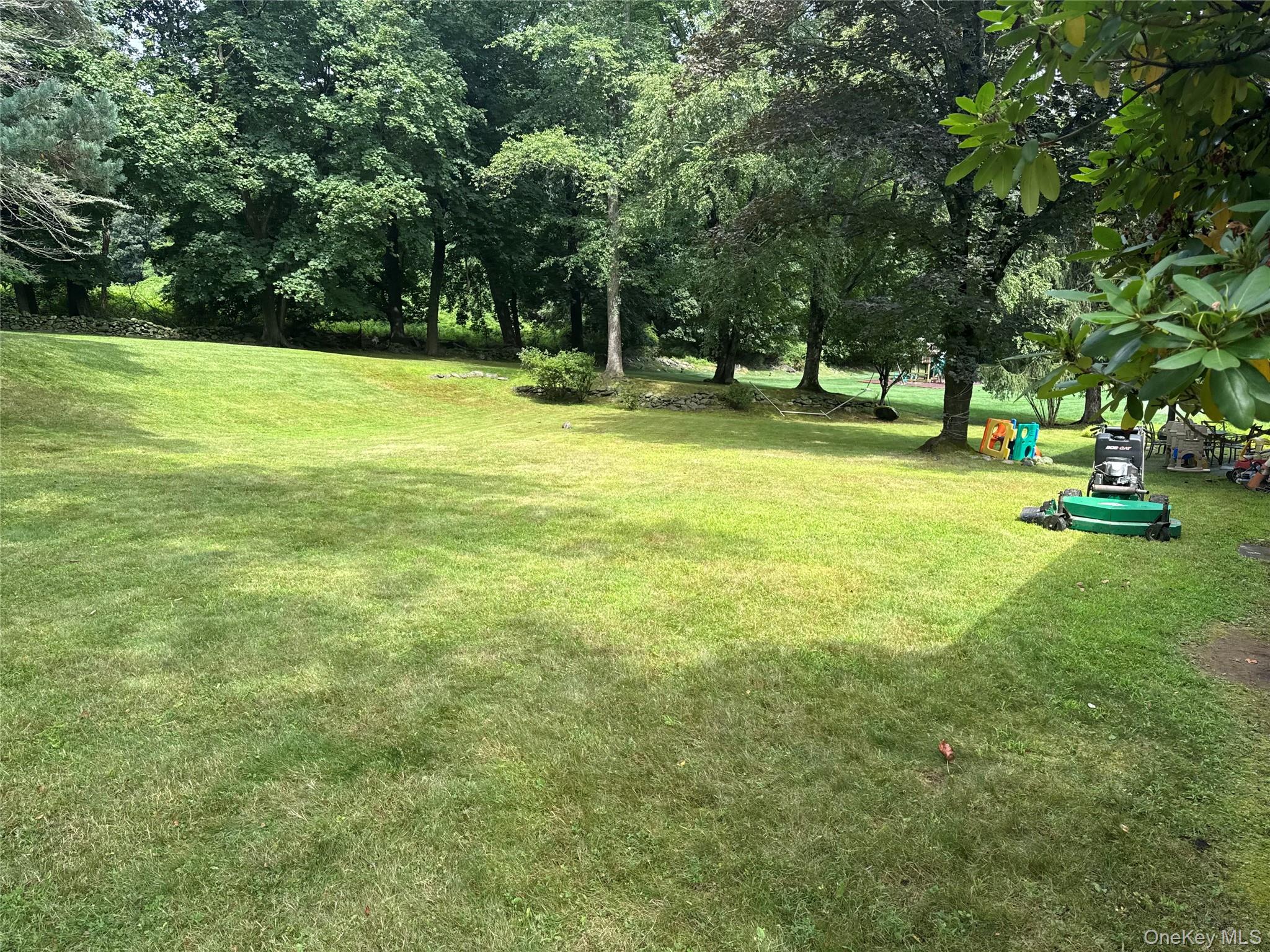 14 Aspen Way, Thornwood, NY 10594