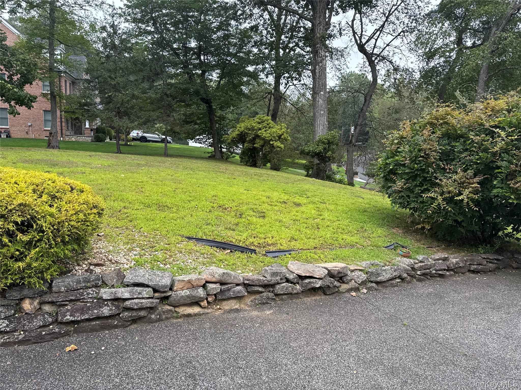 14 Aspen Way, Thornwood, NY 10594