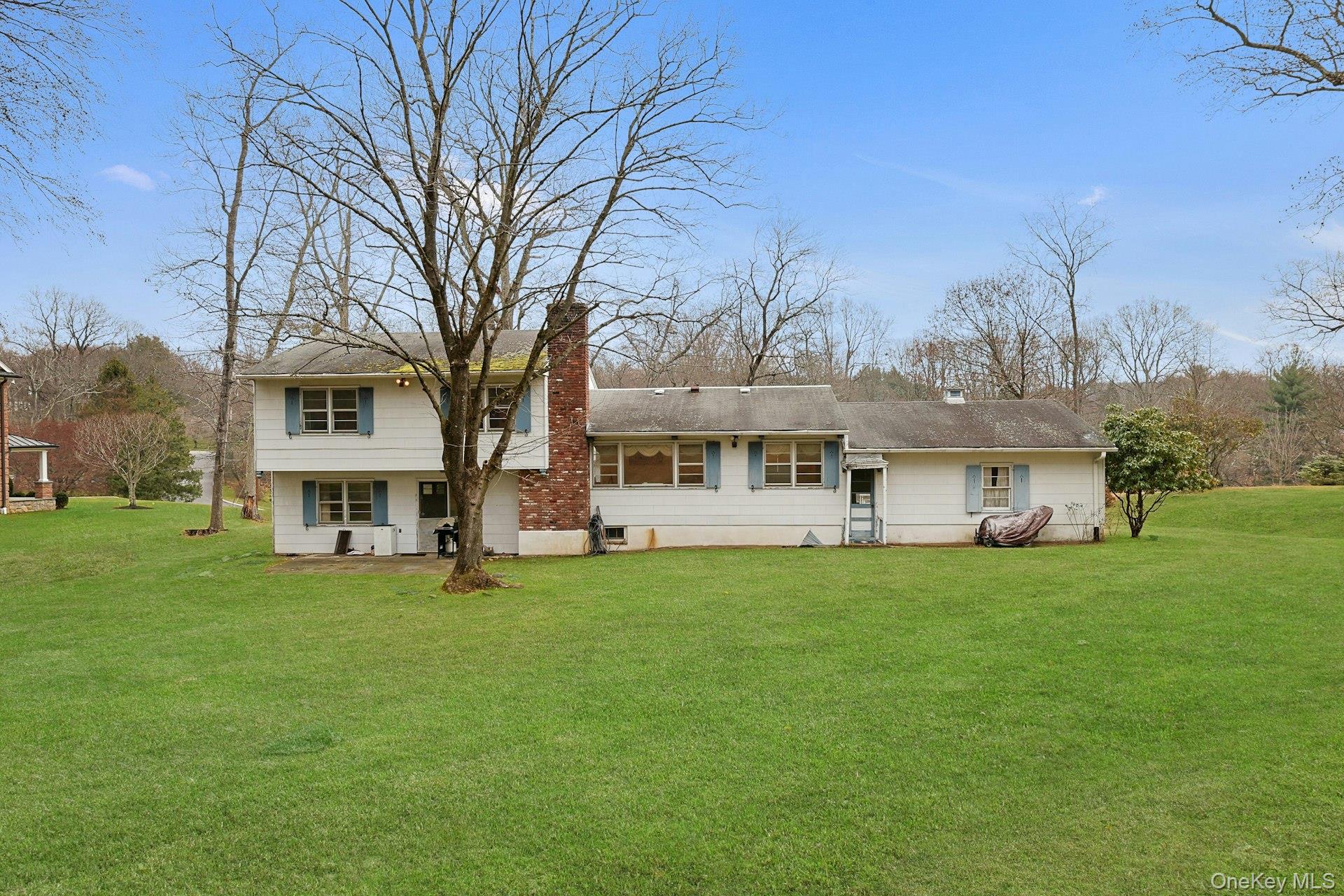 14 Aspen Way, Thornwood, NY 10594