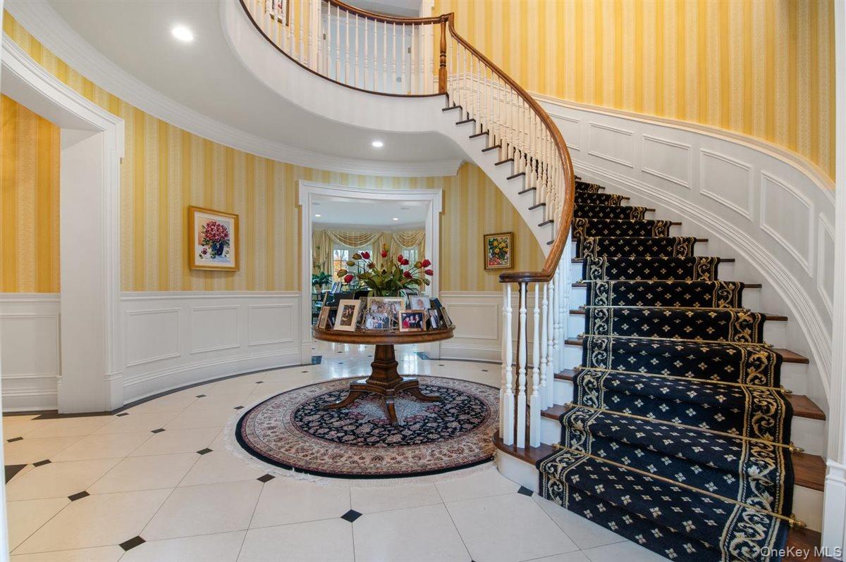 6 La Colline Drive, Mill Neck, NY 11765