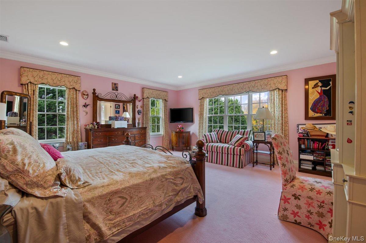 6 La Colline Drive, Mill Neck, NY 11765