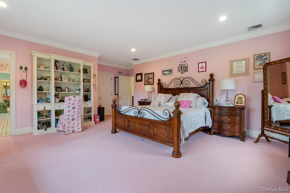 6 La Colline Drive, Mill Neck, NY 11765