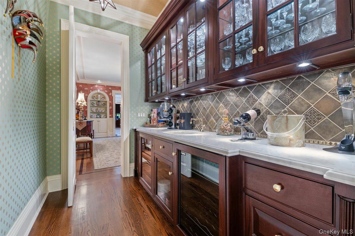 6 La Colline Drive, Mill Neck, NY 11765