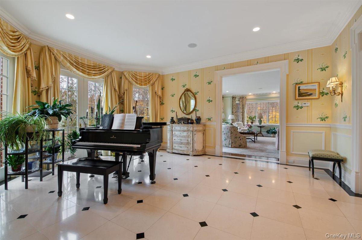 6 La Colline Drive, Mill Neck, NY 11765