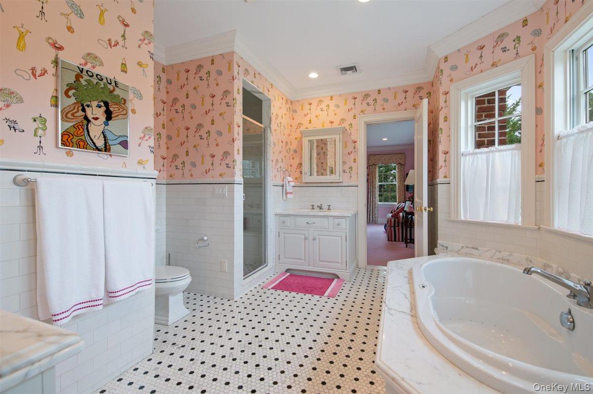 6 La Colline Drive, Mill Neck, NY 11765