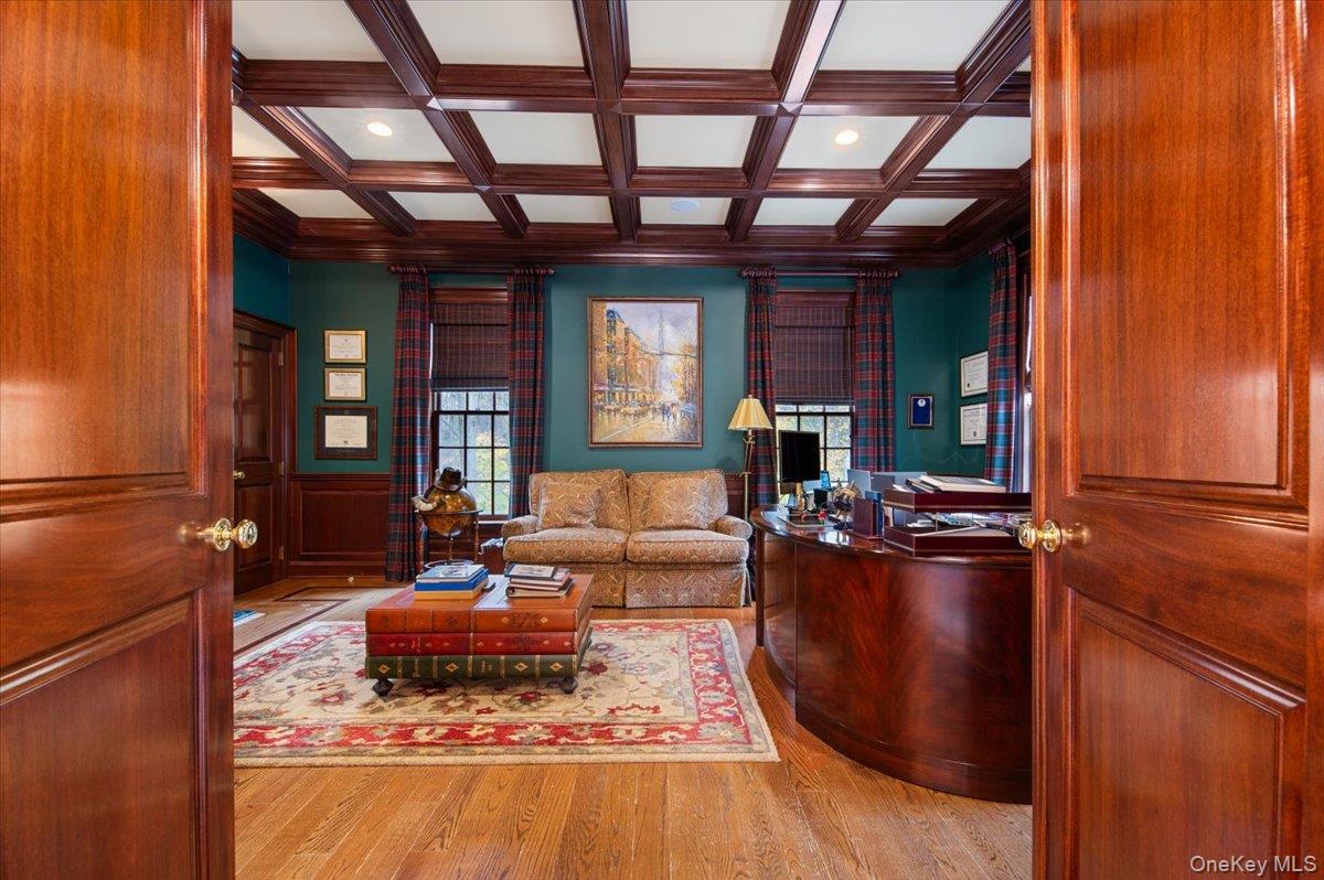 6 La Colline Drive, Mill Neck, NY 11765