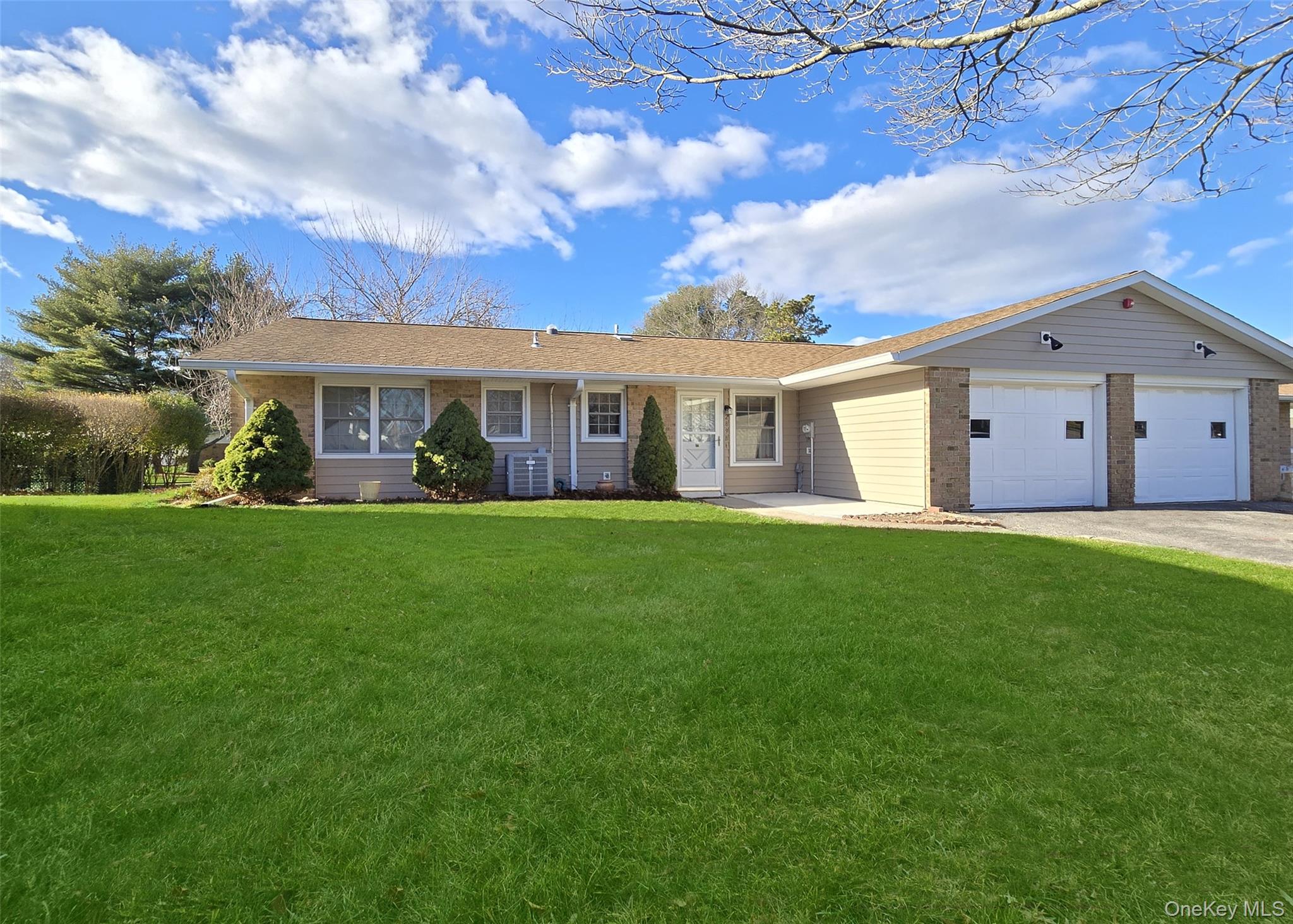 289 Cardiff Court # B, Ridge, NY 11961
