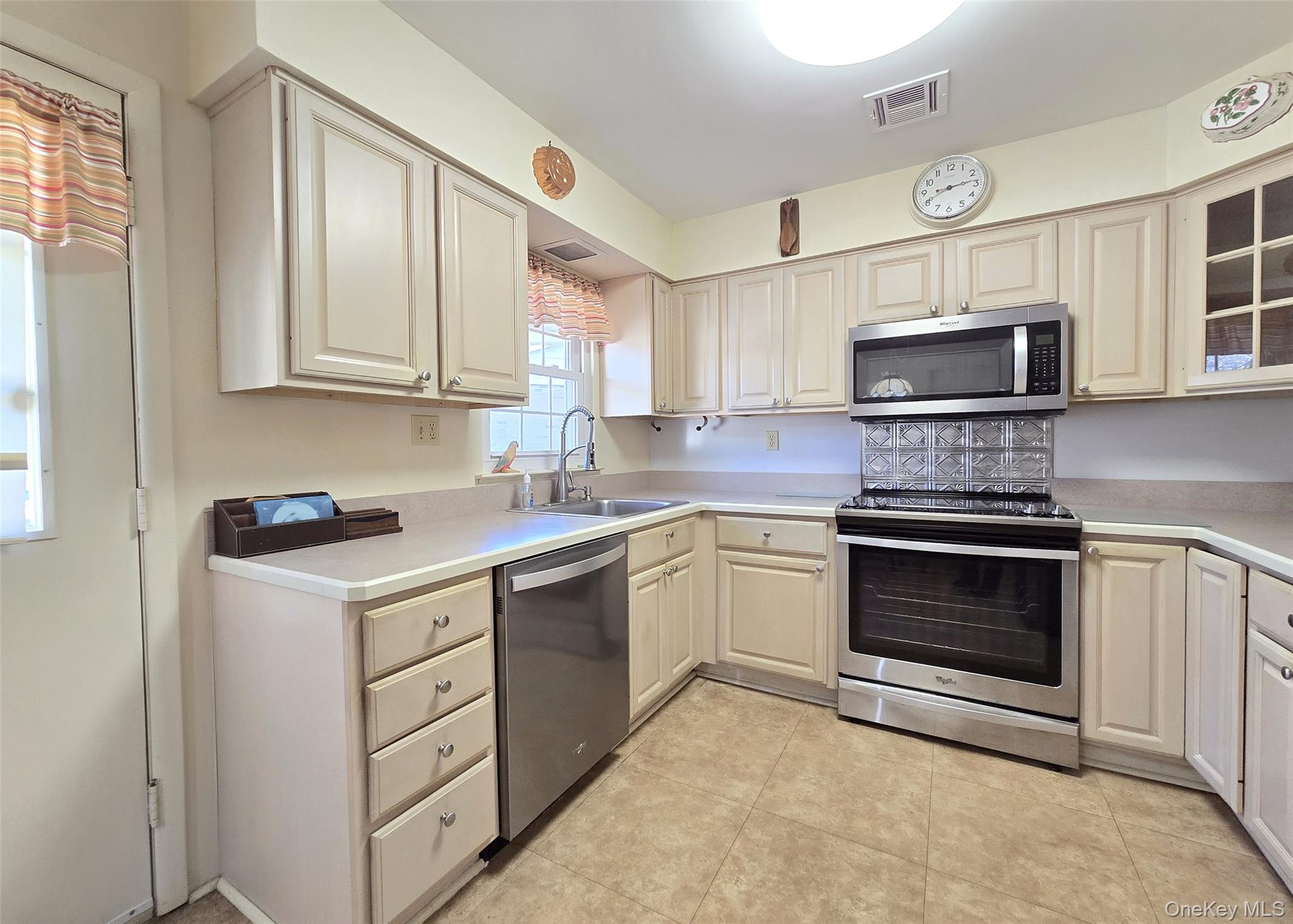 289 Cardiff Court # B, Ridge, NY 11961