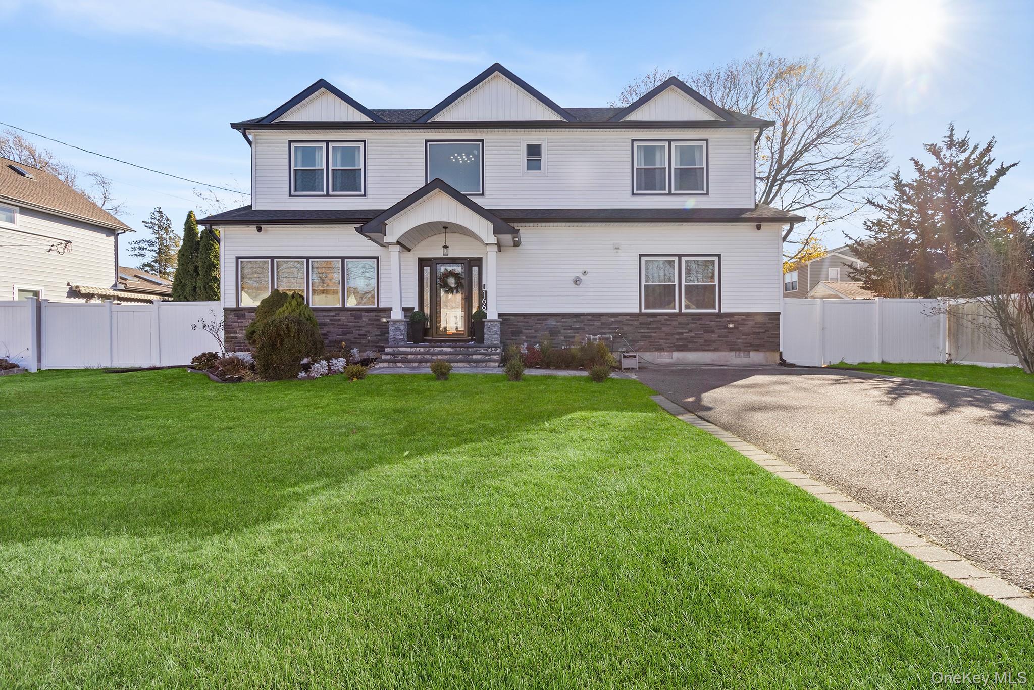 166 17th Street, West Babylon, NY 11704