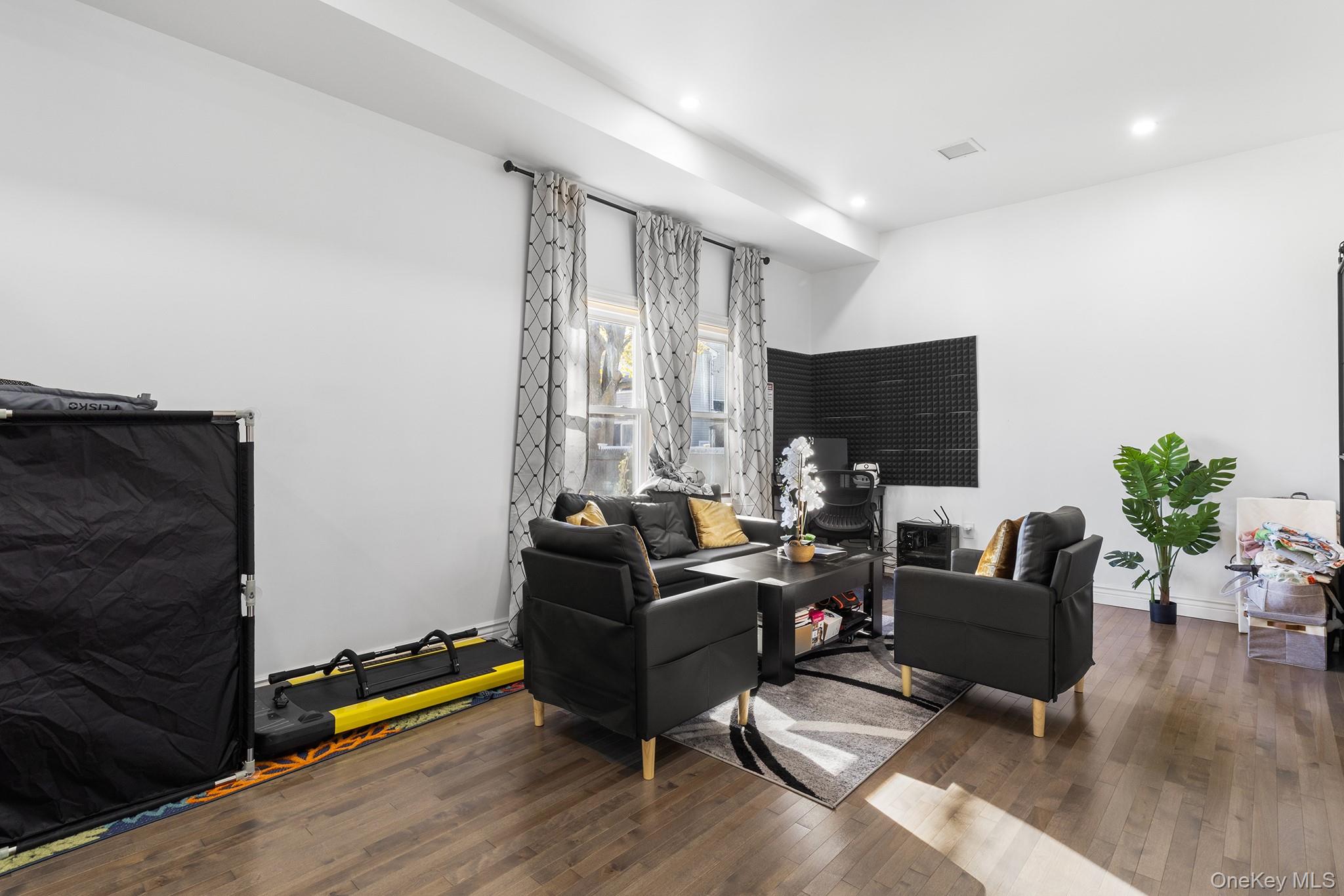 166 17th Street, West Babylon, NY 11704