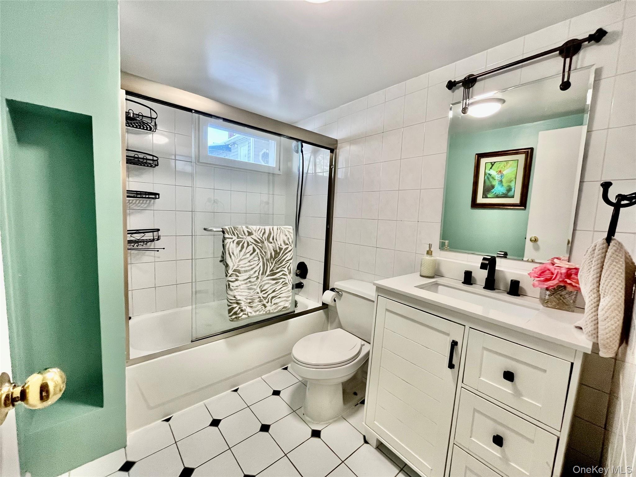 182 Lexington Avenue, Franklin Square, NY 11010