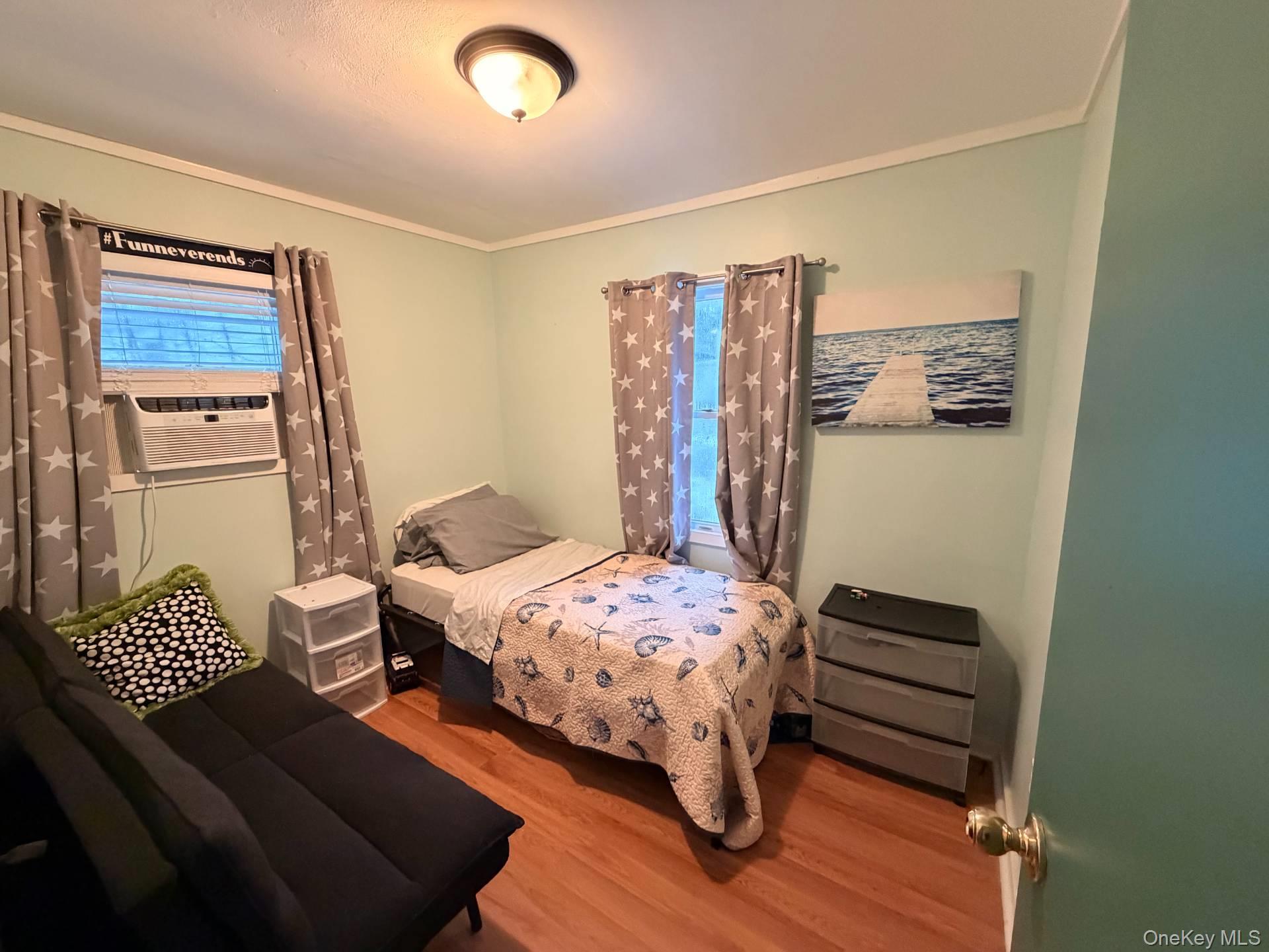 36 Cottage Road, Calverton, NY 11933