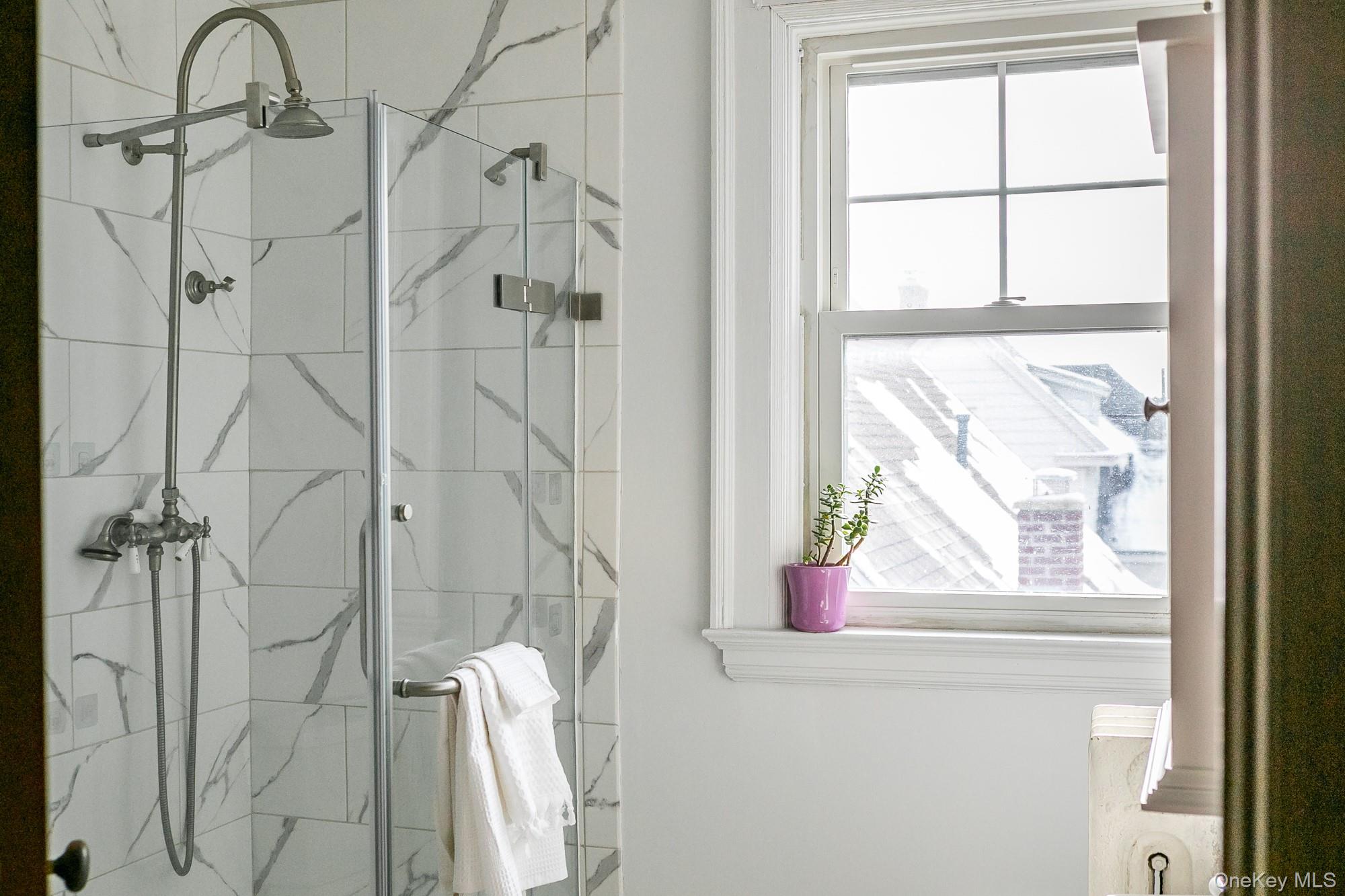 2 S Pine Avenue, Colonie, NY 12208