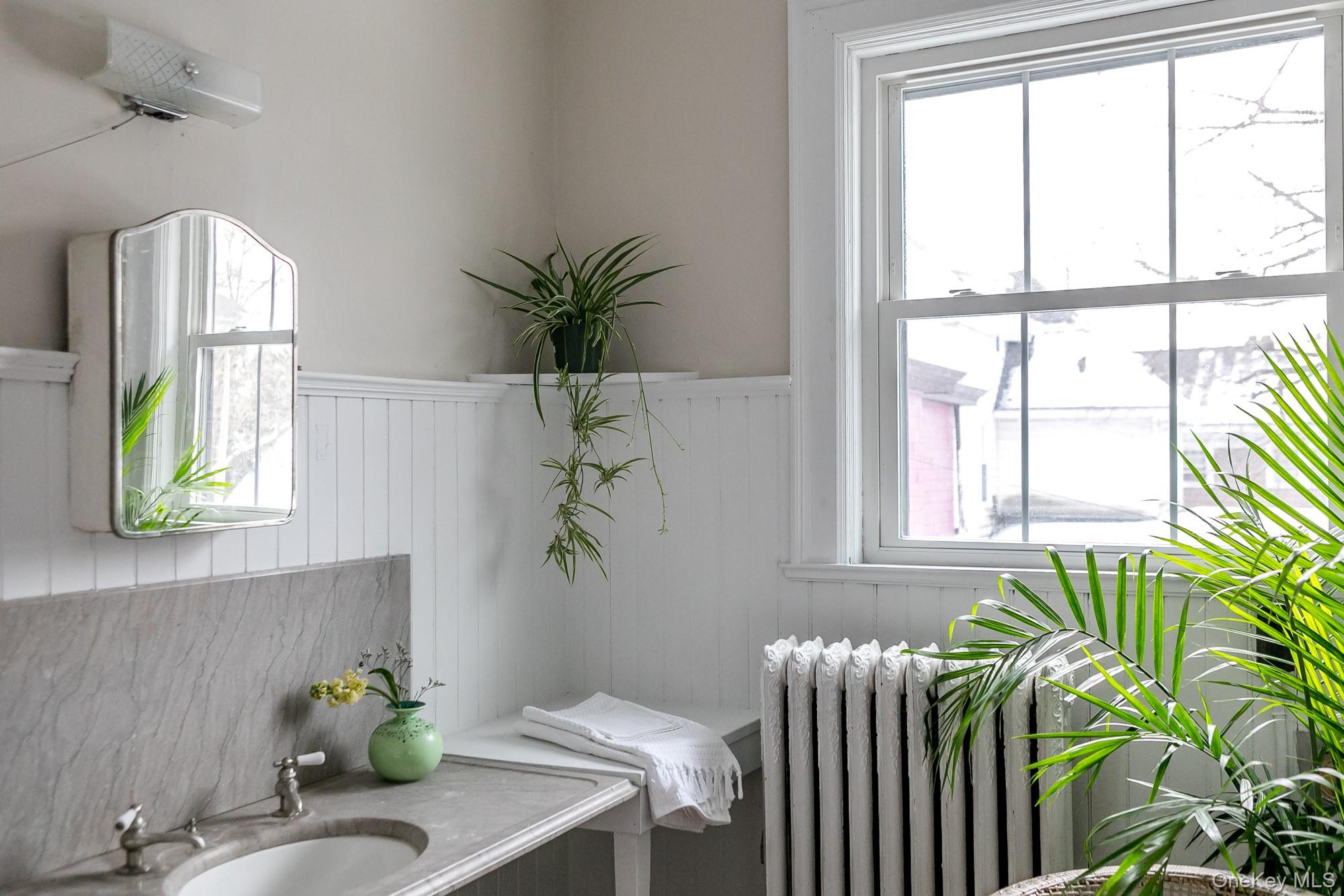 2 S Pine Avenue, Colonie, NY 12208