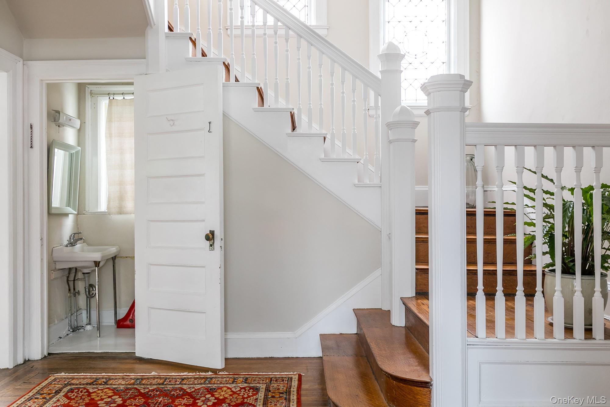 2 S Pine Avenue, Colonie, NY 12208